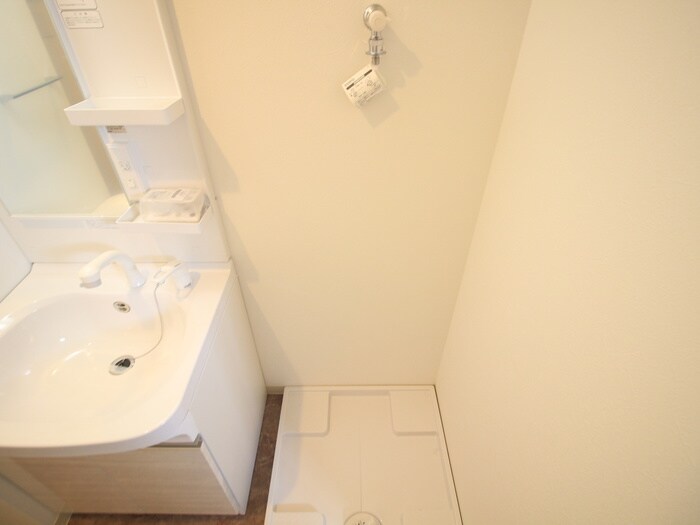 物件内観写真16　(洗濯機置場)