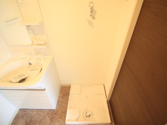 物件内観写真18　(洗濯機置場)