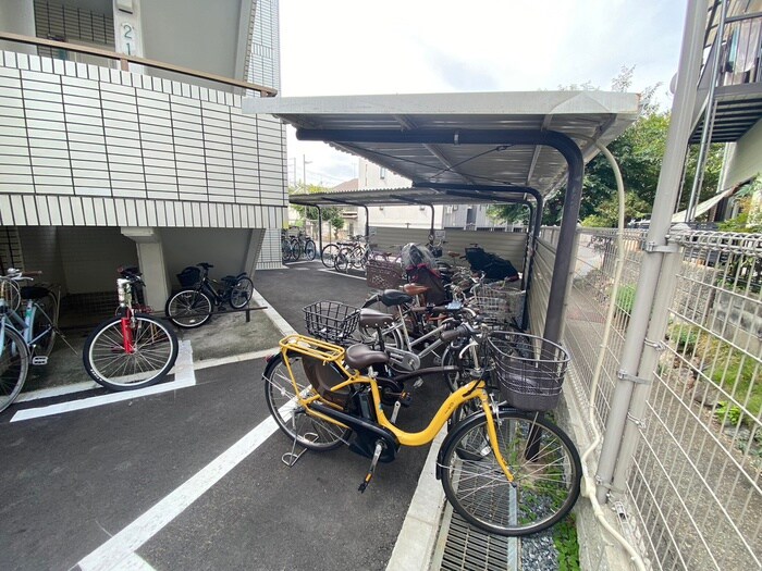 物件外観写真3　(駐輪場)