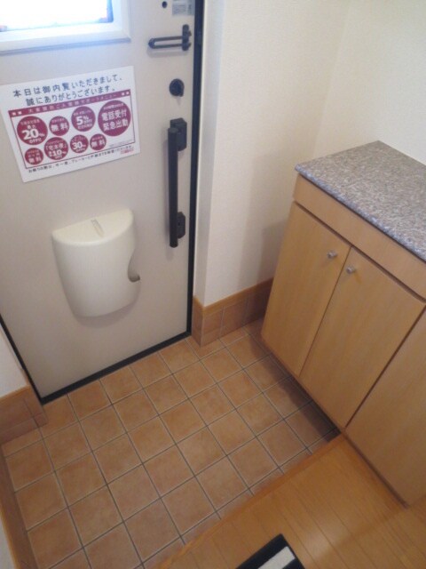 物件内観写真10　(玄関)