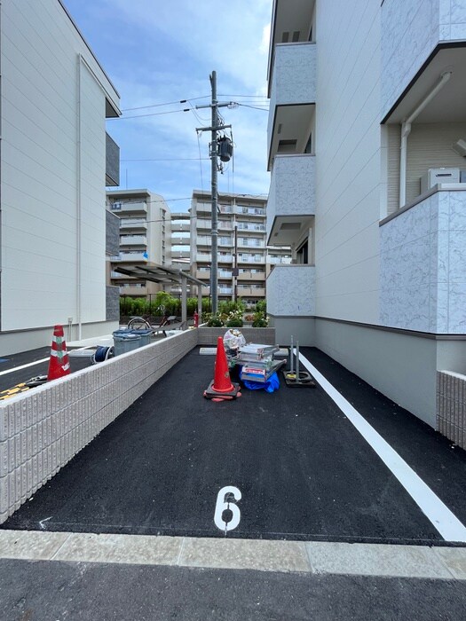 物件外観写真6　(駐車場)