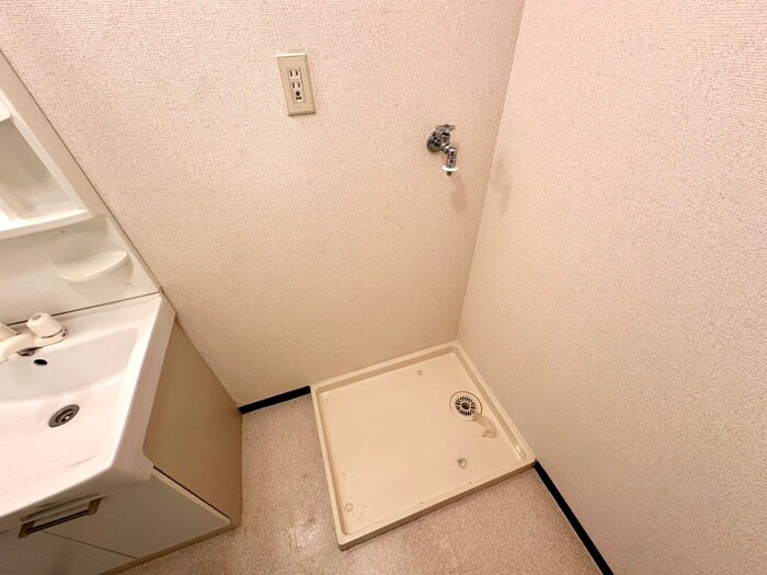 物件内観写真12　(洗濯機置場)