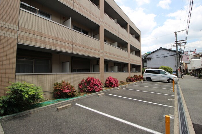 物件外観写真4　(駐車場)