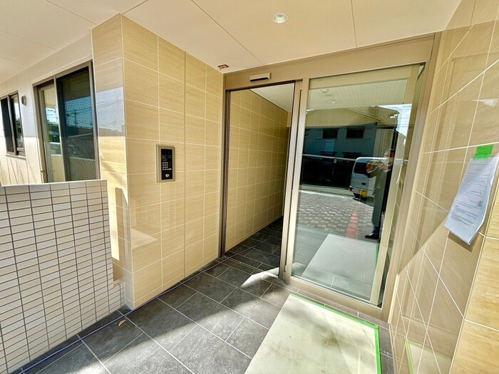 物件外観写真4　(エントランス部分)