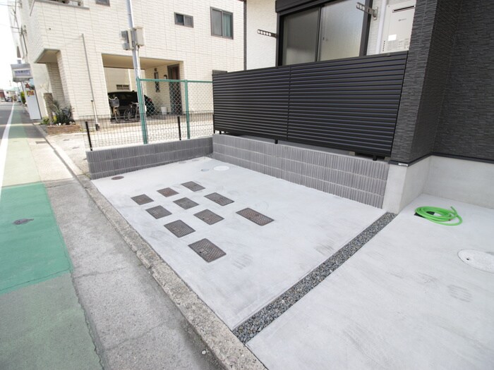 物件外観写真3　(駐輪場)