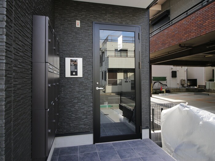 物件外観写真4　(エントランス部分)