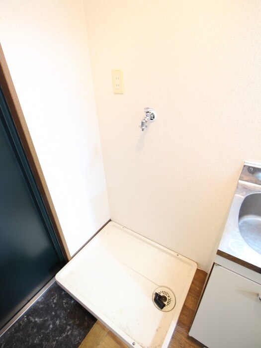 物件内観写真15　(洗濯機置場)