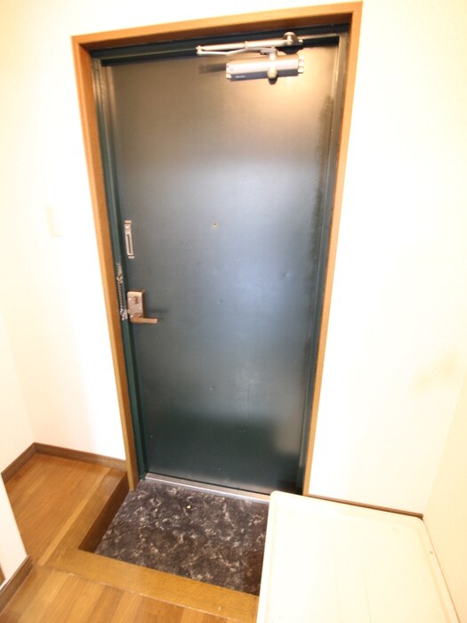 物件内観写真16　(玄関)