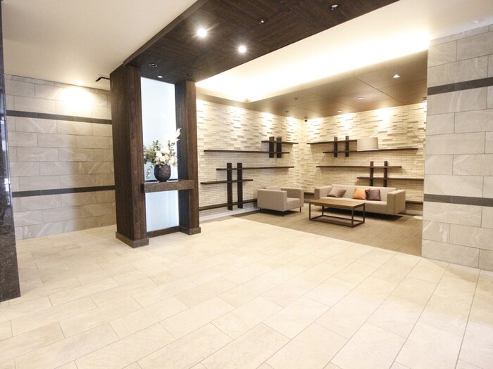 物件外観写真2　(エントランス部分)