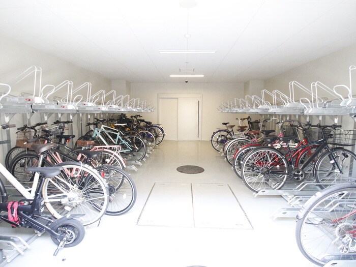 物件外観写真4　(駐輪場)