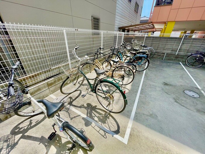 物件外観写真6　(駐輪場)