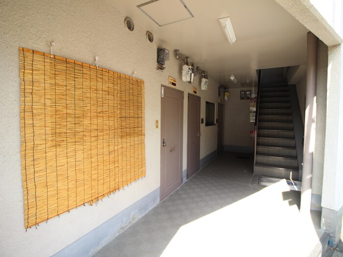 物件外観写真6　(エントランス部分)