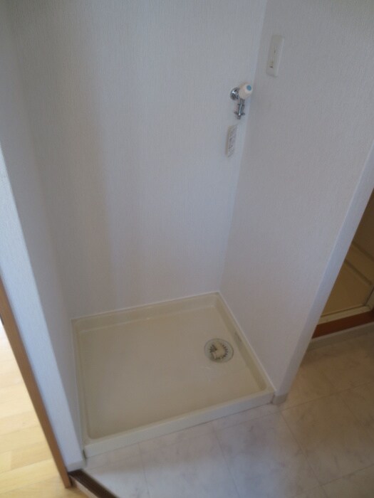 物件内観写真14　(洗濯機置場)