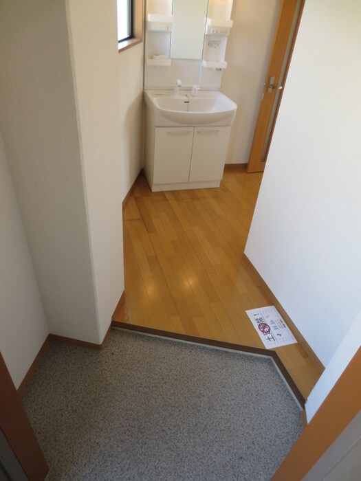 物件内観写真15　(玄関)