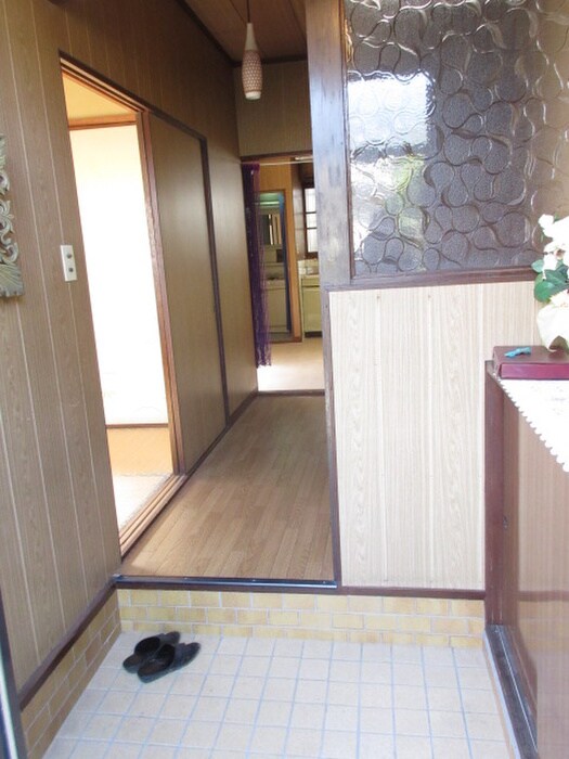 物件内観写真4　(玄関)