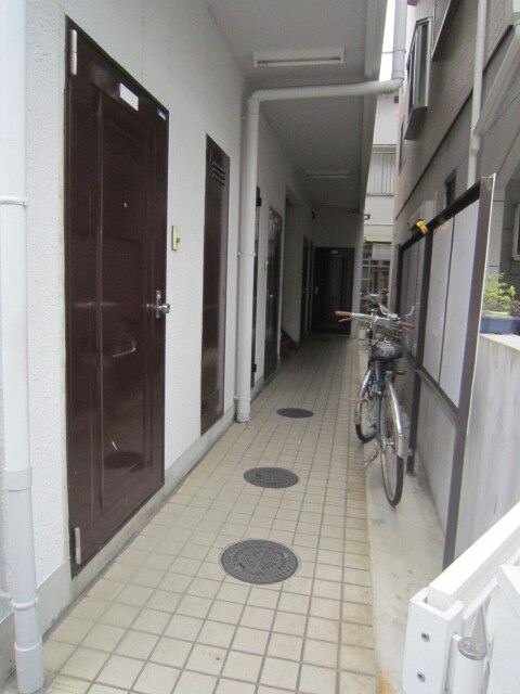 物件外観写真3　(エントランス部分)