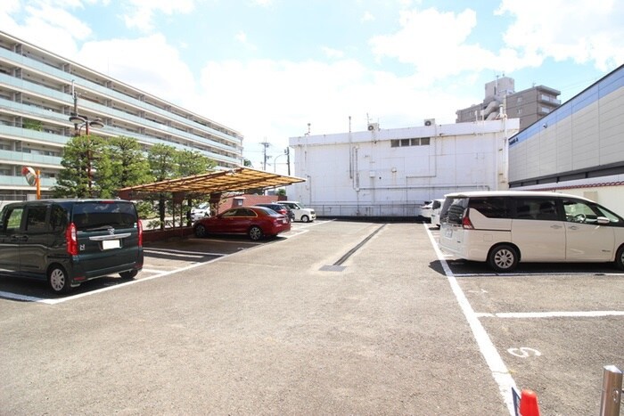 物件外観写真6　(駐車場)