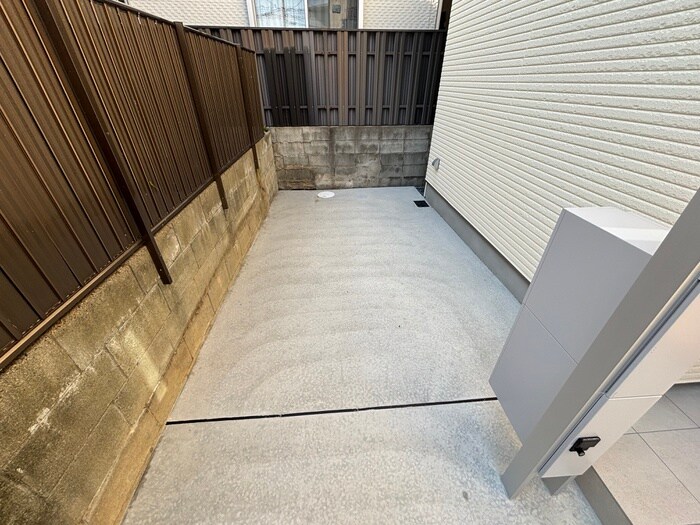 物件外観写真4　(駐車場)