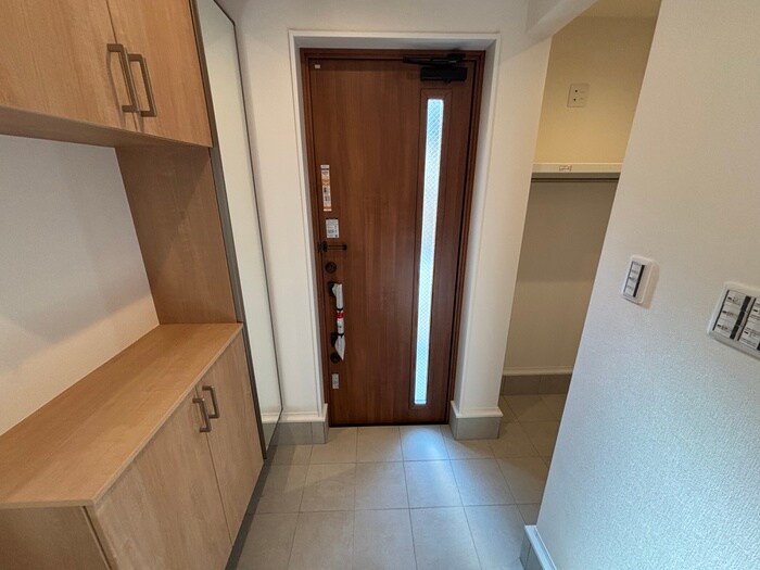 物件内観写真12　(玄関)