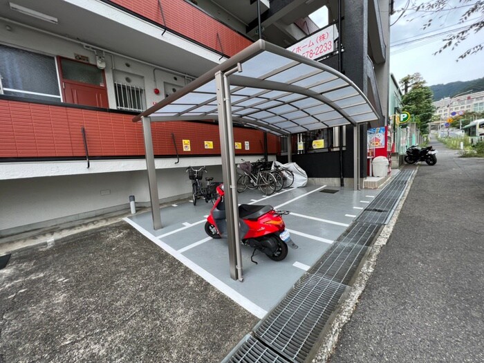 物件外観写真3　(駐輪場)