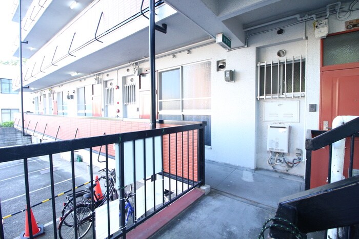 物件外観写真5　(エントランス部分)