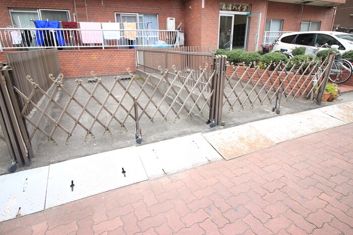 物件外観写真3　(駐車場)