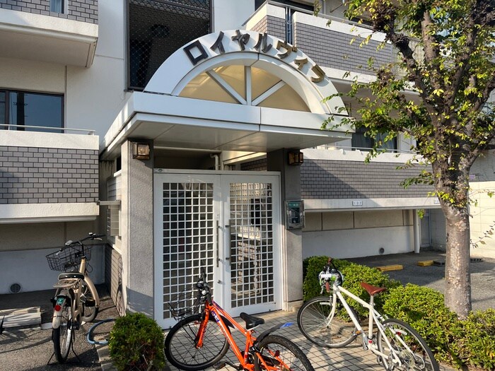 物件外観写真3　(エントランス部分)