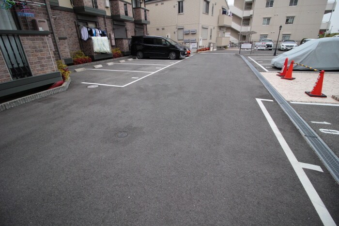 物件外観写真3　(駐車場)