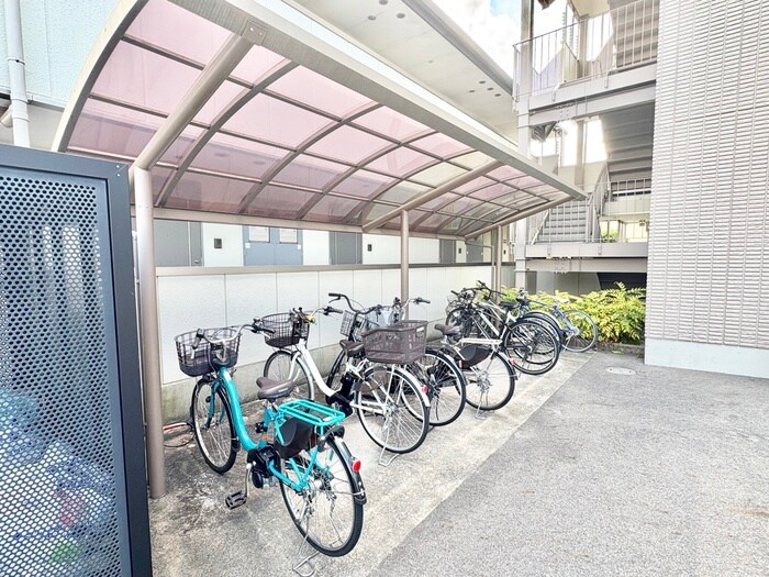 物件外観写真3　(駐輪場)