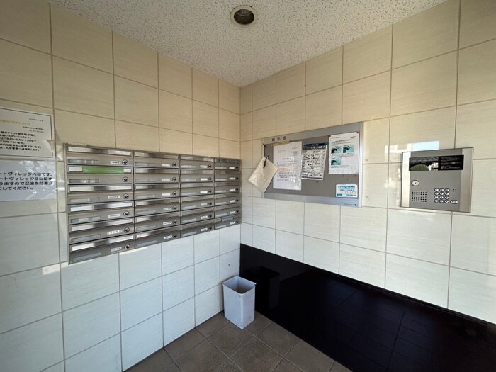 物件外観写真6　(エントランス部分)