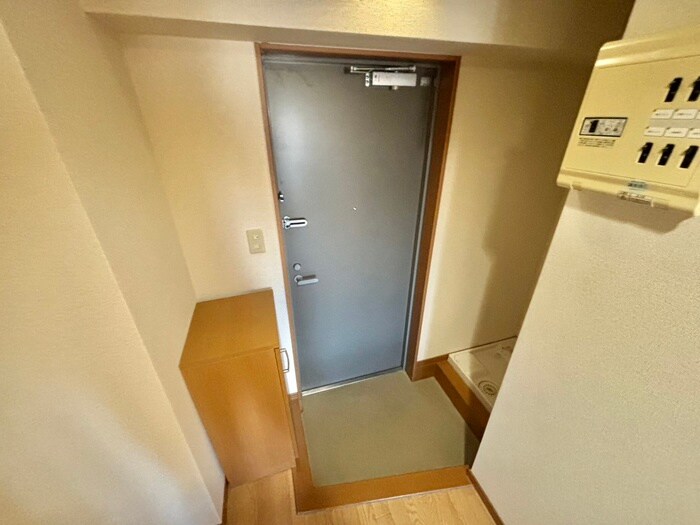 物件内観写真16　(玄関)