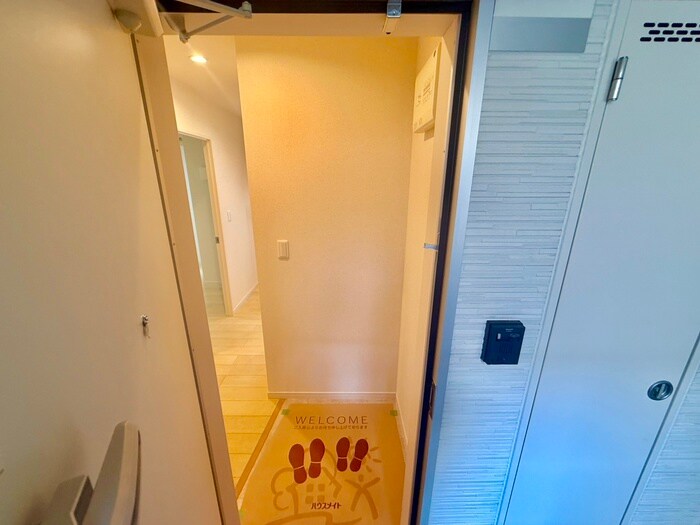 物件内観写真8　(玄関)