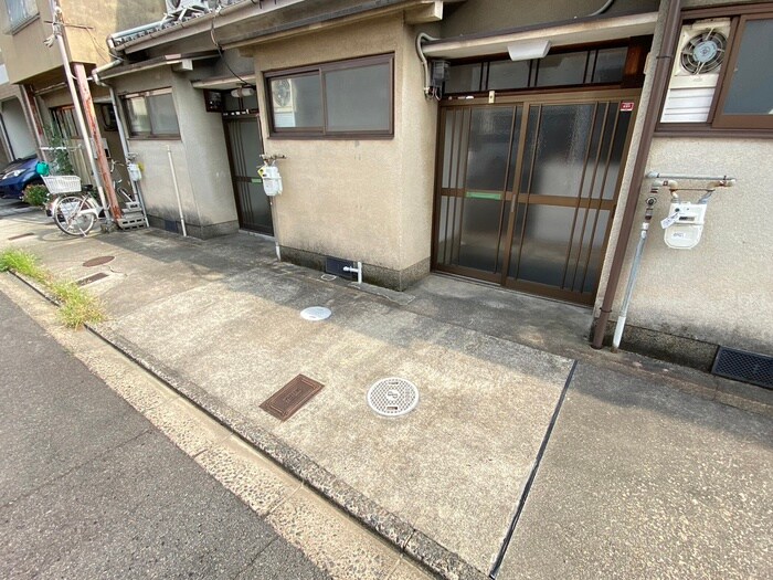 物件外観写真2　(駐車場)