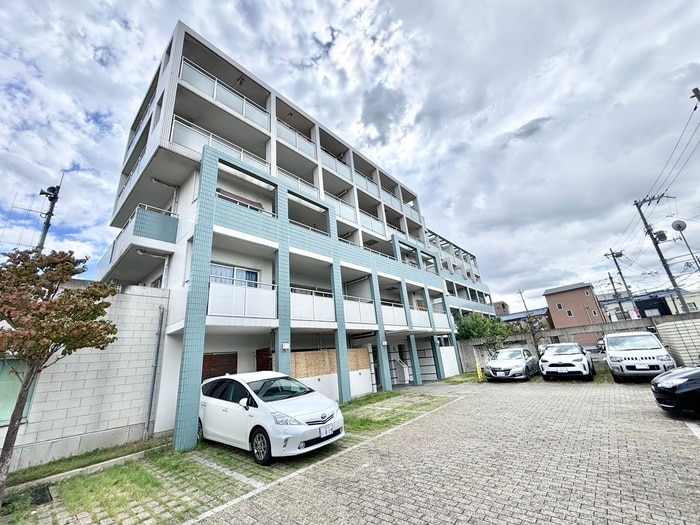 トリ・ビラ－ジュの物件外観写真