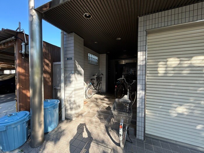 物件外観写真6　(エントランス部分)