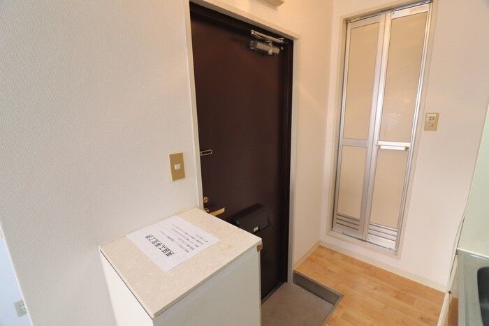 物件内観写真17　(玄関)