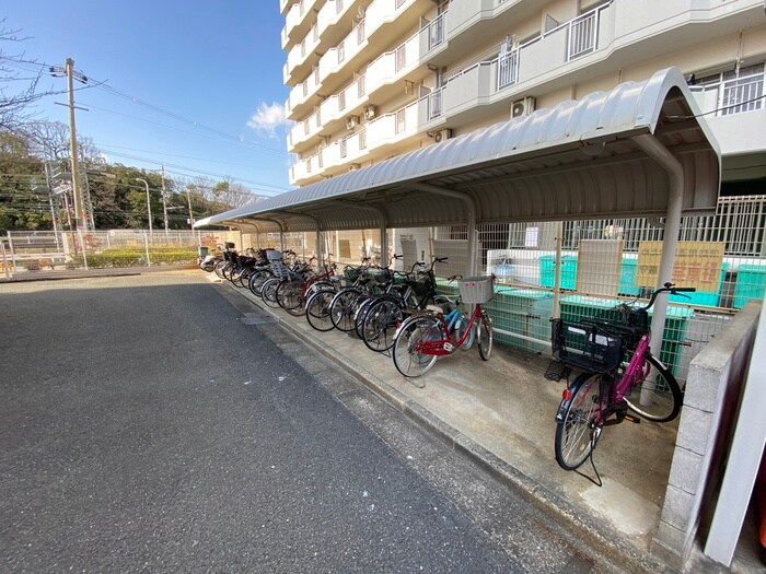 物件外観写真3　(駐輪場)