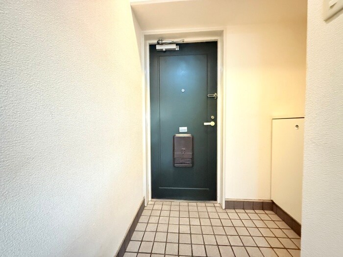 物件内観写真16　(玄関)