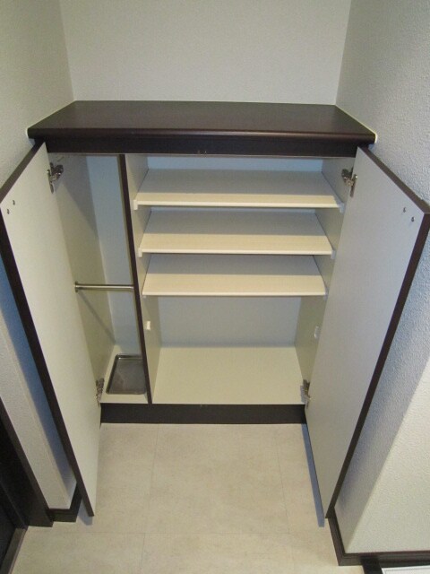 物件内観写真13　(靴箱)