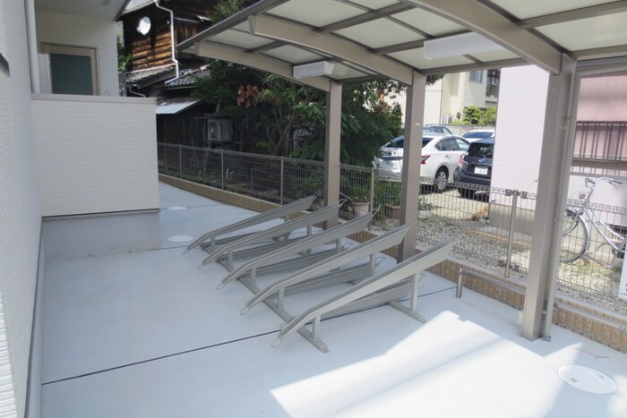 物件外観写真3　(駐輪場)