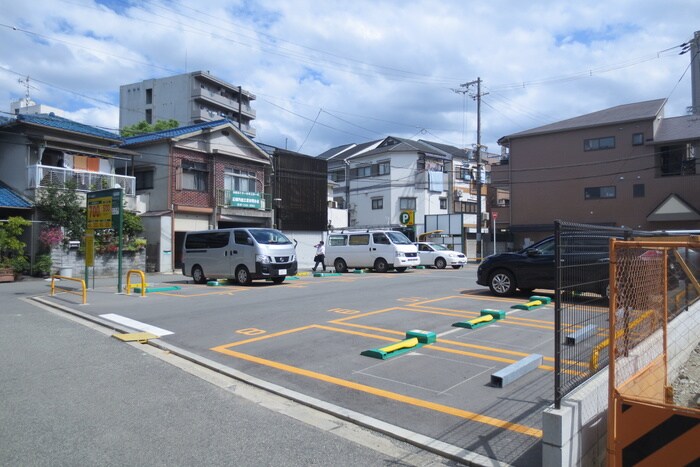 物件外観写真4　(駐車場)