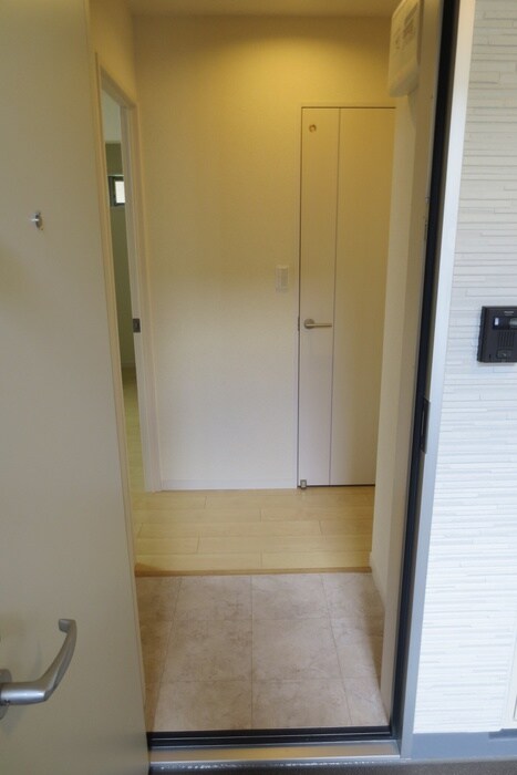 物件内観写真14　(玄関)