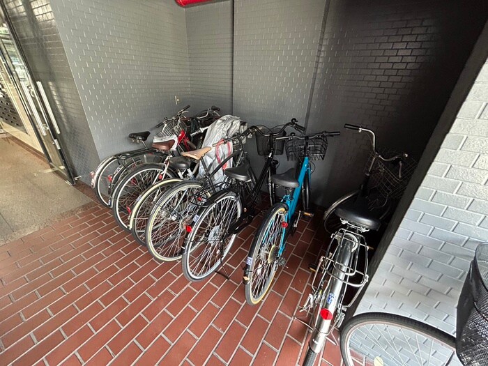 物件外観写真4　(駐輪場)