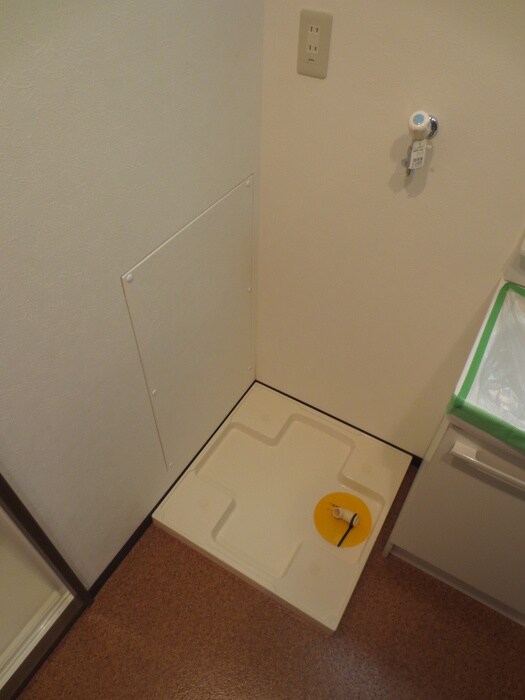 物件内観写真16　(洗濯機置場)