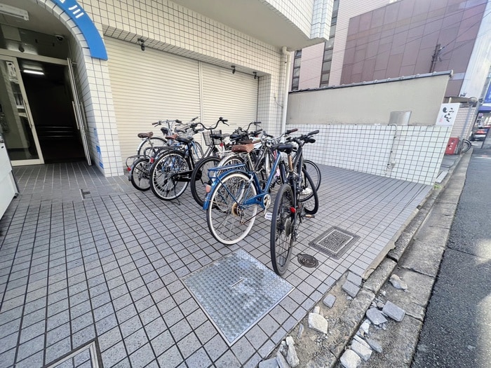 物件外観写真3　(駐輪場)
