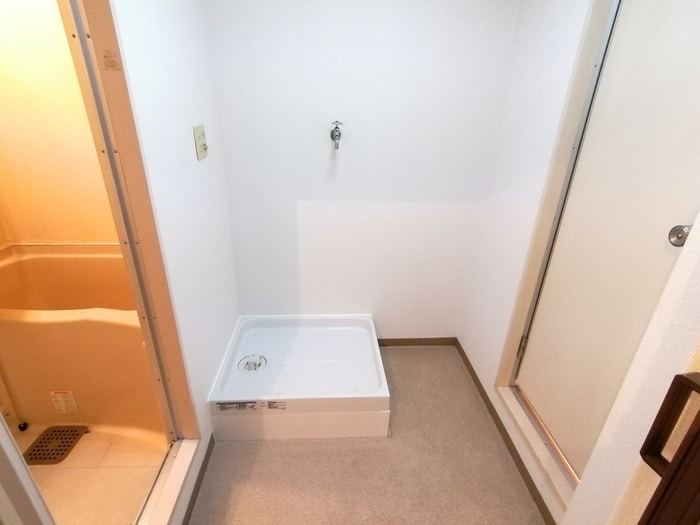 物件内観写真14　(洗濯機置場)