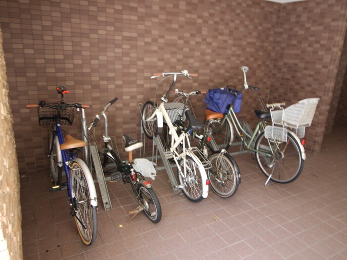 物件外観写真3　(駐輪場)