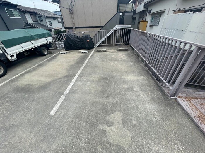 物件外観写真4　(駐車場)