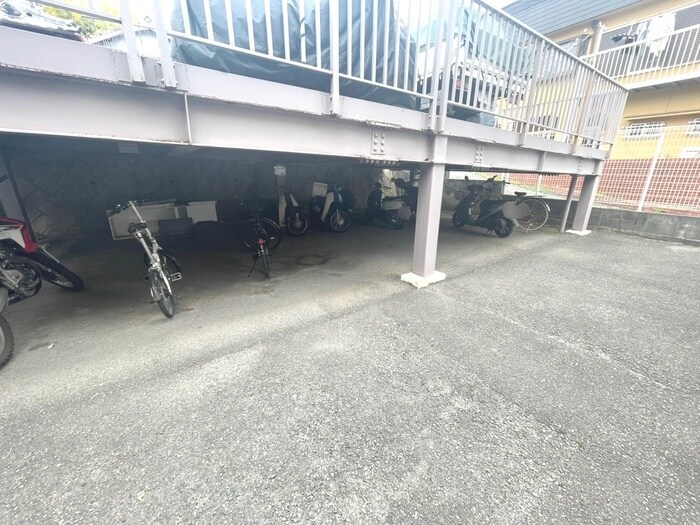 物件外観写真5　(駐輪場)
