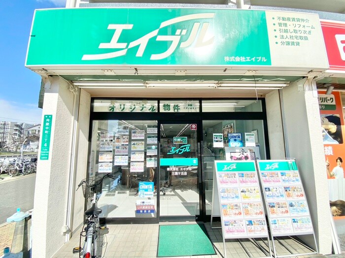 三国ヶ丘駅前ビルのエントランス部分